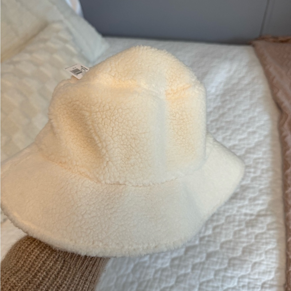 NWT Old Navy Sherpa Bucket Hat